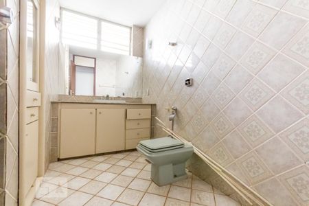 Casa à venda com 463m², 6 quartos e 6 vagas Casa à venda com 463m², 6 quartos e 6 vagasBanheiro social