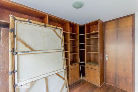Casa à venda com 463m², 6 quartos e 6 vagas Casa à venda com 463m², 6 quartos e 6 vagasQuarto 3