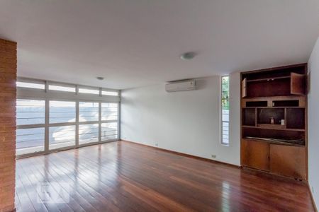 Casa à venda com 463m², 6 quartos e 6 vagas Casa à venda com 463m², 6 quartos e 6 vagasSala