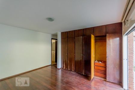 Casa à venda com 463m², 6 quartos e 6 vagas Casa à venda com 463m², 6 quartos e 6 vagasQuarto 2