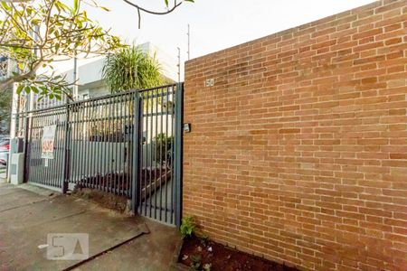 Casa à venda com 463m², 6 quartos e 6 vagas Casa à venda com 463m², 6 quartos e 6 vagasFachada