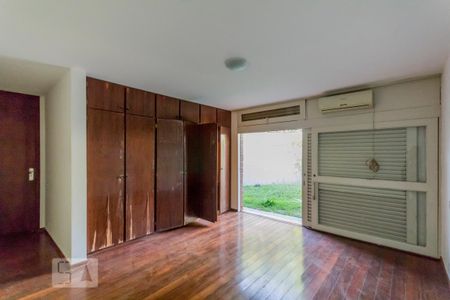 Casa à venda com 463m², 6 quartos e 6 vagas Casa à venda com 463m², 6 quartos e 6 vagasQuarto 2