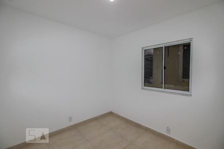 Quarto 1 de apartamento para alugar com 2 quartos, 45m² em Camorim, Rio de Janeiro