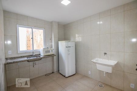 Cozinha de apartamento para alugar com 2 quartos, 45m² em Camorim, Rio de Janeiro