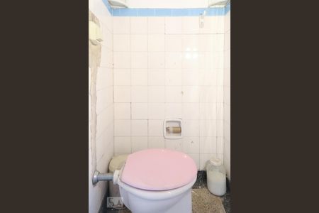 Casa à venda com 282m², 4 quartos e 4 vagasBanheiro de serviço