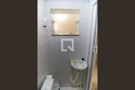 Banheiro de kitnet/studio para alugar com 1 quarto, 22m² em Icaraí, Niterói