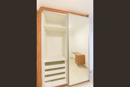 Quarto de apartamento para alugar com 2 quartos, 76m² em Vila Olímpia, São Paulo