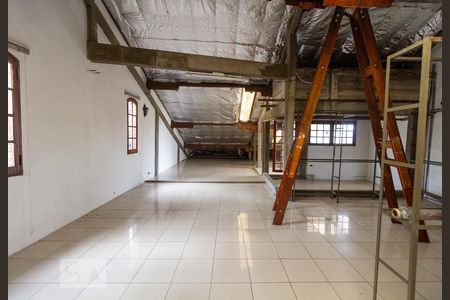 Casa à venda com 457m², 4 quartos e 8 vagasSótão