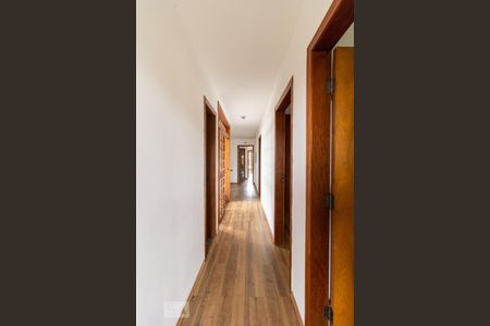 Casa à venda com 457m², 4 quartos e 8 vagasCorredor