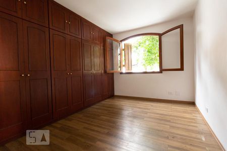 Casa à venda com 457m², 4 quartos e 8 vagasQuarto 2