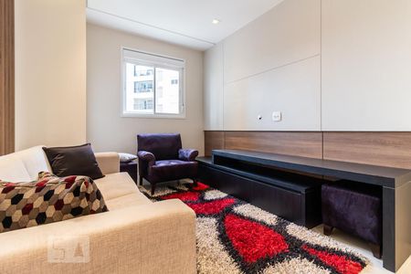 Sala de TV de apartamento à venda com 2 quartos, 90m² em Alphaville Empresarial, Barueri