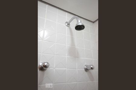 Banheiro de kitnet/studio para alugar com 1 quarto, 23m² em Higienópolis, São Paulo