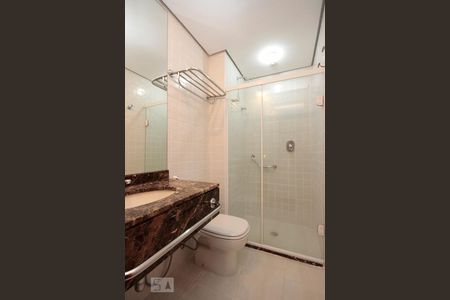 Banheiro de kitnet/studio para alugar com 1 quarto, 23m² em Higienópolis, São Paulo