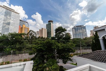 Casa à venda com 450m², 4 quartos e 6 vagas Casa à venda com 450m², 4 quartos e 6 vagasVista da Suíte 1