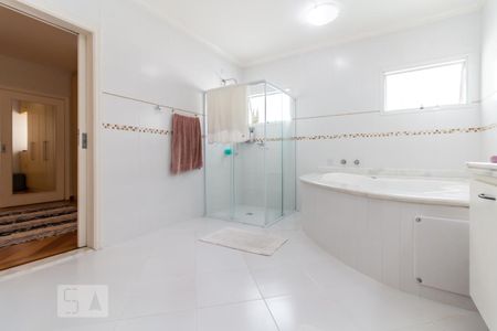 Casa à venda com 450m², 4 quartos e 6 vagas Casa à venda com 450m², 4 quartos e 6 vagasBanheiro da Suíte 4