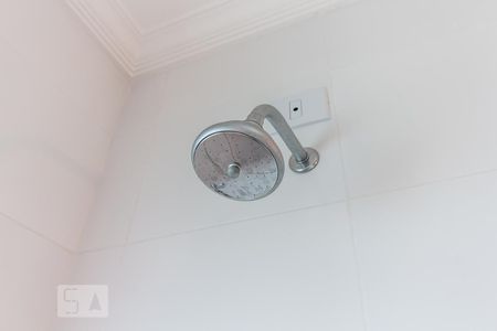 Casa à venda com 450m², 4 quartos e 6 vagas Casa à venda com 450m², 4 quartos e 6 vagasChuveiro do Banheiro da Suíte 1