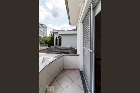 Casa à venda com 450m², 4 quartos e 6 vagas Casa à venda com 450m², 4 quartos e 6 vagasVaranda Suíte 1