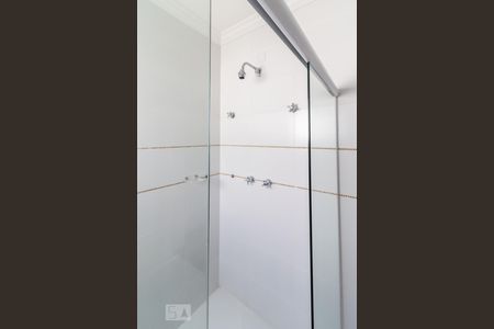 Casa à venda com 450m², 4 quartos e 6 vagas Casa à venda com 450m², 4 quartos e 6 vagasBox do Banheiro da Suíte 2