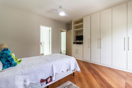 Casa à venda com 450m², 4 quartos e 6 vagas Casa à venda com 450m², 4 quartos e 6 vagasSuíte 1