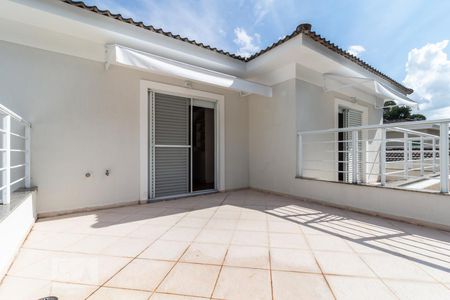 Casa à venda com 450m², 4 quartos e 6 vagas Casa à venda com 450m², 4 quartos e 6 vagasVaranda da Suíte 4
