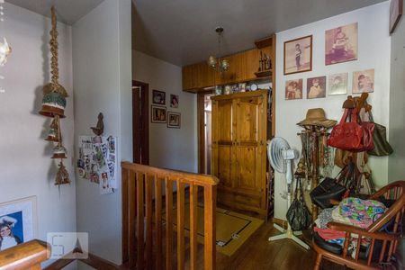 Casa à venda com 252m², 3 quartos e 4 vagas Casa à venda com 252m², 3 quartos e 4 vagasHall da escada