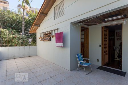 Casa à venda com 252m², 3 quartos e 4 vagas Casa à venda com 252m², 3 quartos e 4 vagasTerraço