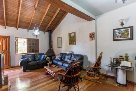 Sala de casa à venda com 3 quartos, 252m² em Teresópolis, Porto Alegre