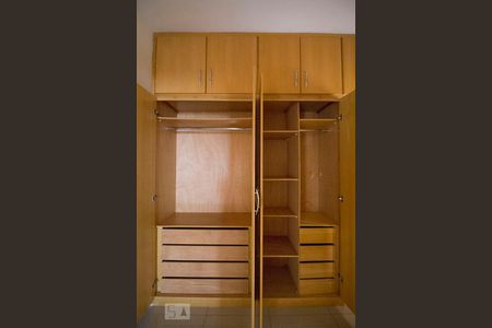 Quarto 01 de apartamento para alugar com 3 quartos, 89m² em Havaí, Belo Horizonte