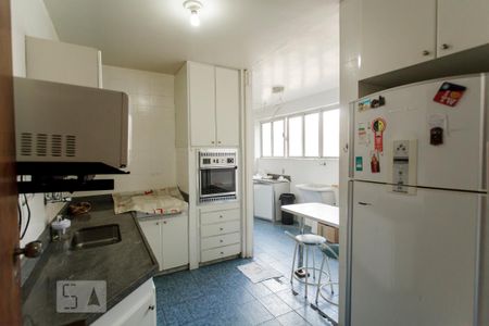 Apartamento à venda com 130m², 4 quartos e 2 vagas Apartamento à venda com 130m², 4 quartos e 2 vagasCOZINHA