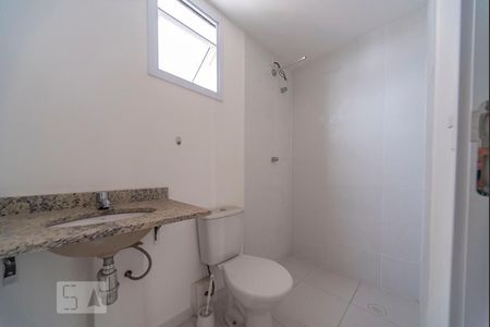 Banheiro de apartamento à venda com 3 quartos, 70m² em Vila Humaitá, Santo André