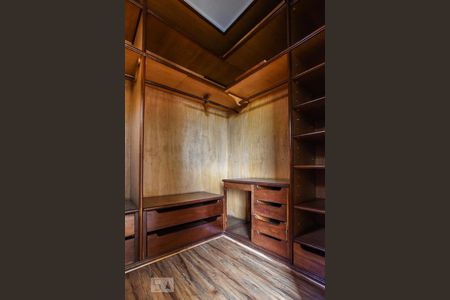 Apartamento à venda com 212m², 3 quartos e 3 vagasCloset