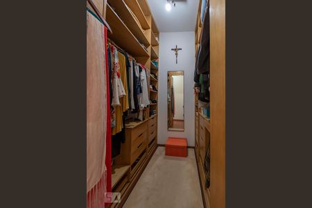 Apartamento para alugar com 170m², 4 quartos e 3 vagas Apartamento para alugar com 170m², 4 quartos e 3 vagasCloset da Suíte 3