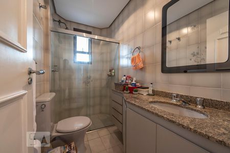 Apartamento para alugar com 170m², 4 quartos e 3 vagas Apartamento para alugar com 170m², 4 quartos e 3 vagasBanheiro da Suíte 1