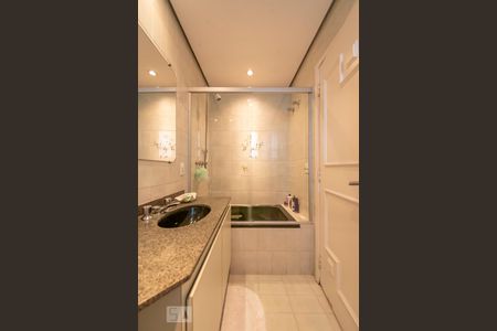 Apartamento para alugar com 170m², 4 quartos e 3 vagas Apartamento para alugar com 170m², 4 quartos e 3 vagasBanheiro da Suíte 2