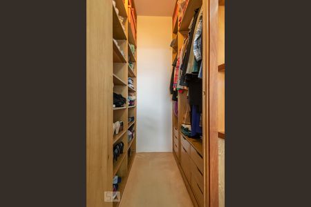 Apartamento para alugar com 170m², 4 quartos e 3 vagas Apartamento para alugar com 170m², 4 quartos e 3 vagasCloset da Suíte 2