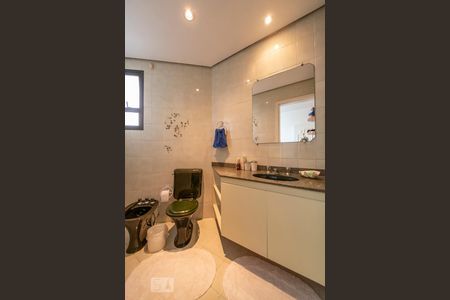 Apartamento para alugar com 170m², 4 quartos e 3 vagas Apartamento para alugar com 170m², 4 quartos e 3 vagasBanheiro da Suíte 2