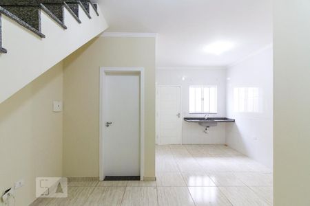 Sala e Cozinha de casa de condomínio para alugar com 2 quartos, 50m² em Vila Libanesa, São Paulo