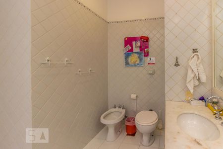 Apartamento para alugar com 240m², 3 quartos e 3 vagas Apartamento para alugar com 240m², 3 quartos e 3 vagasBanheiro Suíte 2