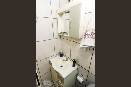 Banheiro de kitnet/studio à venda com 1 quarto, 30m² em São Sebastião, Porto Alegre