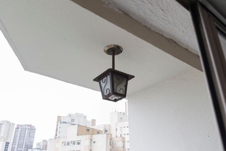 Varanda (Lustre) de apartamento à venda com 2 quartos, 47m² em Vila Gumercindo, São Paulo