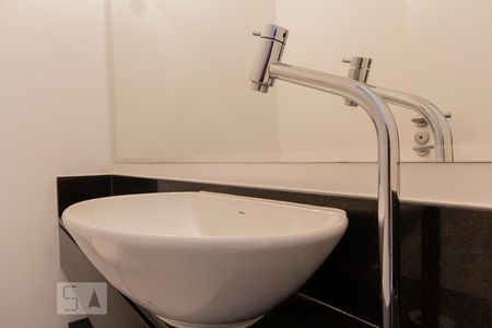 lavabo de apartamento para alugar com 4 quartos, 130m² em Vila Suzana, São Paulo