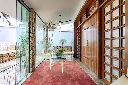 Casa à venda com 550m², 5 quartos e 5 vagasVaranda