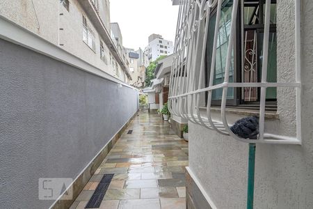 Casa à venda com 550m², 5 quartos e 5 vagasÁrea Lateral