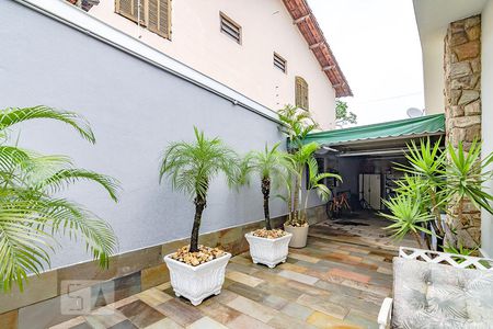 Casa à venda com 550m², 5 quartos e 5 vagasÁrea Lateral