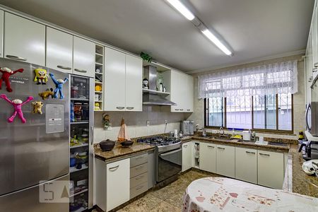 Casa à venda com 550m², 5 quartos e 5 vagasCozinha