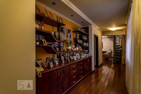 Casa à venda com 550m², 5 quartos e 5 vagasCorredor