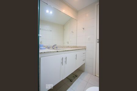 Banheiro Suíte de apartamento à venda com 2 quartos, 90m² em Laranjeiras, Rio de Janeiro