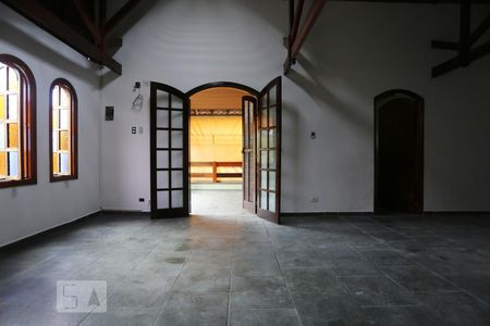 Sala de casa à venda com 7 quartos, 210m² em Vila Yolanda, Osasco