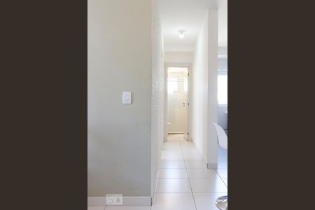 Corredor de Acesso aos Quartos e Banheiro  de apartamento para alugar com 2 quartos, 45m² em Maranhão, São Paulo