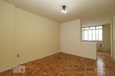 Sala. de apartamento para alugar com 1 quarto, 39m² em Copacabana, Rio de Janeiro